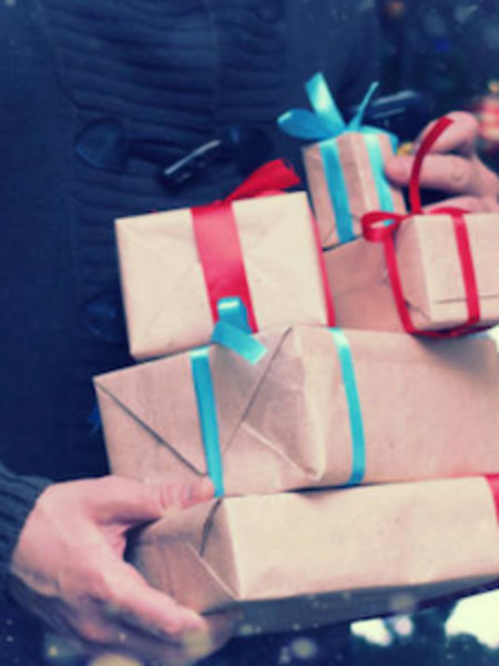 Don't Miss (Making) The Sale! A gift in the hand, is a sure sale!