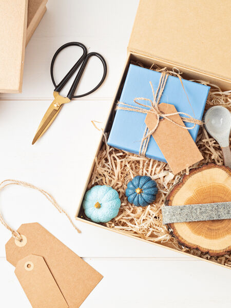 Tea Gift Ideas For Brides, Grads, Moms & Dads Get creative with spring gift packaging for dads, grads, and weddings.